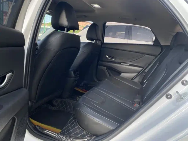 Hyundai Elantra — Фото автомобиля 12
