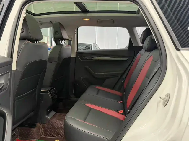 Skoda Karoq — Фото автомобиля 8