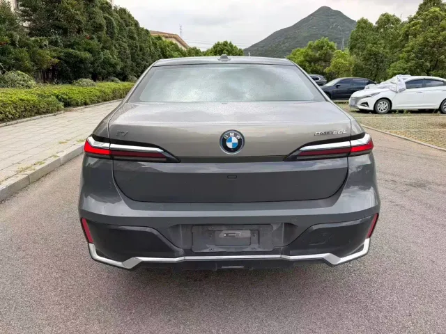 BMW i7 — Фото автомобиля 5