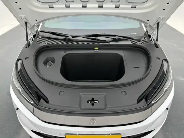BYD Qin L — Фото автомобиля 24