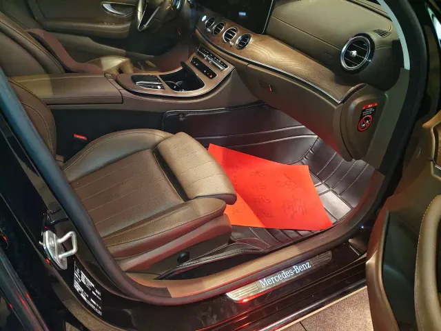 Mercedes-Benz E-Class — Фото автомобиля 11