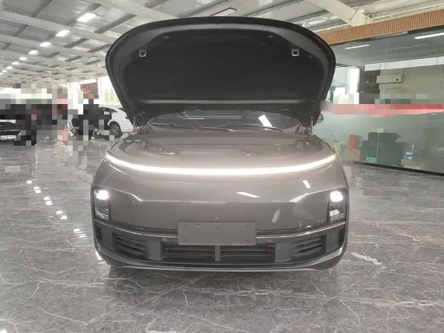 Li Auto L8 — Фото автомобиля 19
