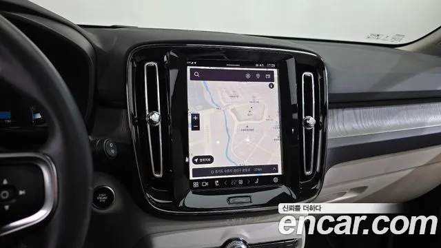 Volvo XC40 — Фото автомобиля 19