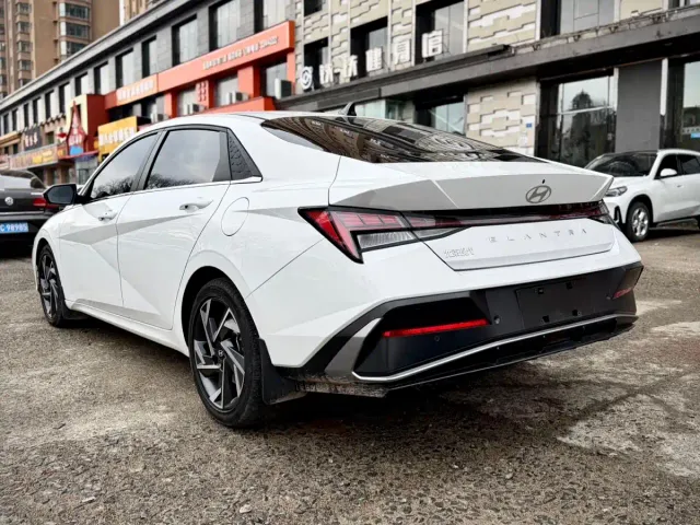 Hyundai Elantra — Фото автомобиля 4