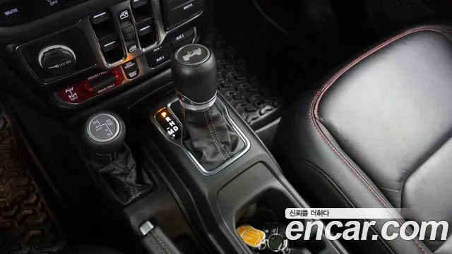 Jeep Wrangler — Фото автомобиля 12