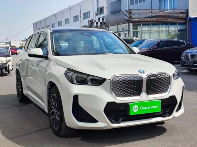 BMW iX1 — Фото автомобиля 3