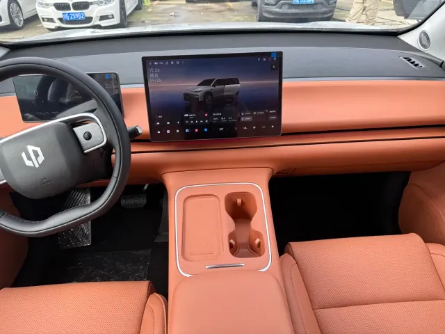 Leapmotor C10 — Фото автомобиля 8