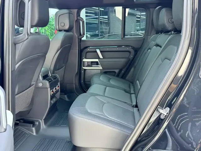 Land Rover Defender — Фото автомобиля 6