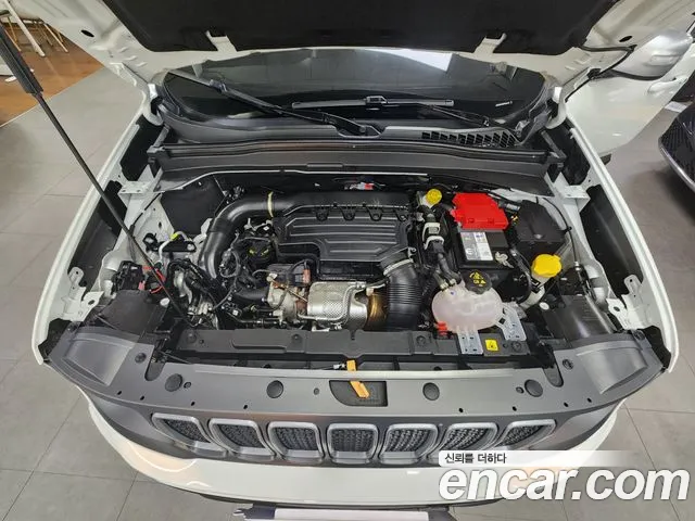 Jeep Renegade — Фото автомобиля 18