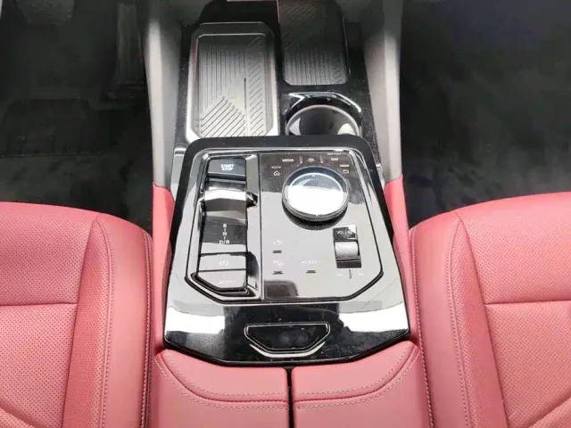 BMW i5 — Фото автомобиля 12