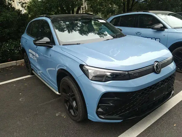 Volkswagen Tiguan L — Фото автомобиля 3