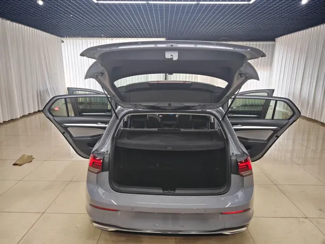 Volkswagen Golf — Фото автомобиля 18