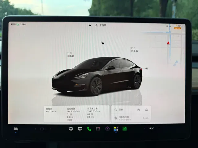 Tesla Model 3 — Фото автомобиля 16