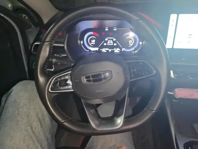 Geely Emgrand — Фото автомобиля 15