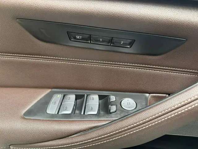 BMW 5 Series — Фото автомобиля 13
