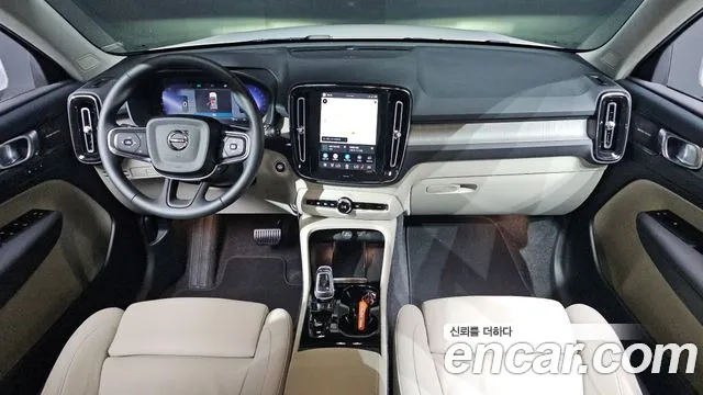 Вольво XC40 B4 Ultimate Bright — Фото автомобиля 3