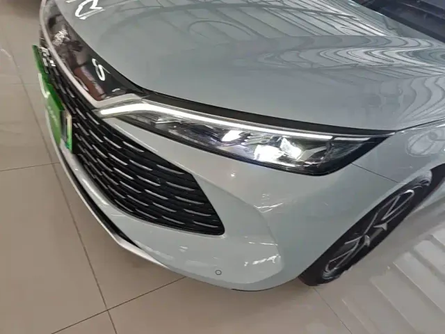 BYD Qin L — Фото автомобиля 23