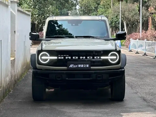 Ford Bronco — Фото автомобиля 4