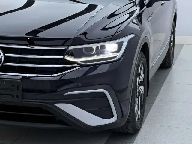 Volkswagen Tiguan L — Фото автомобиля 22