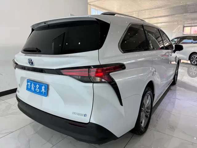 Toyota Sienna — Фото автомобиля 20