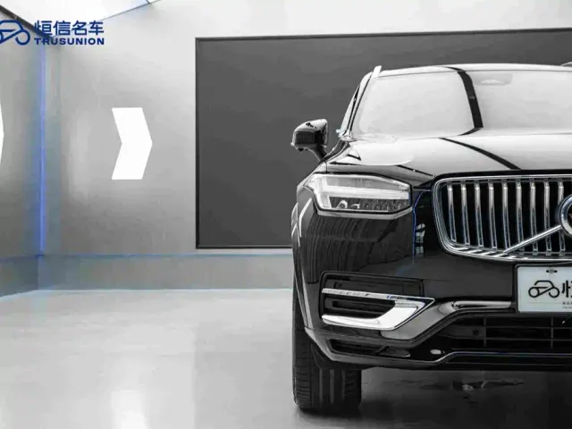 Volvo XC90 — Фото автомобиля 8