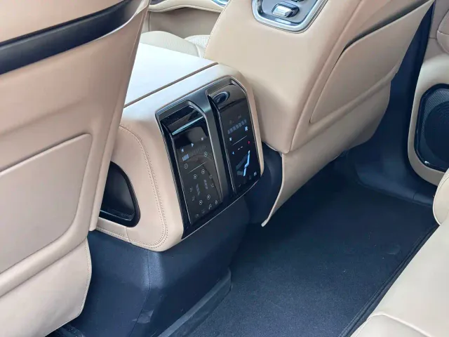 BYD FangChengBao Leopard 8 — Фото автомобиля 21