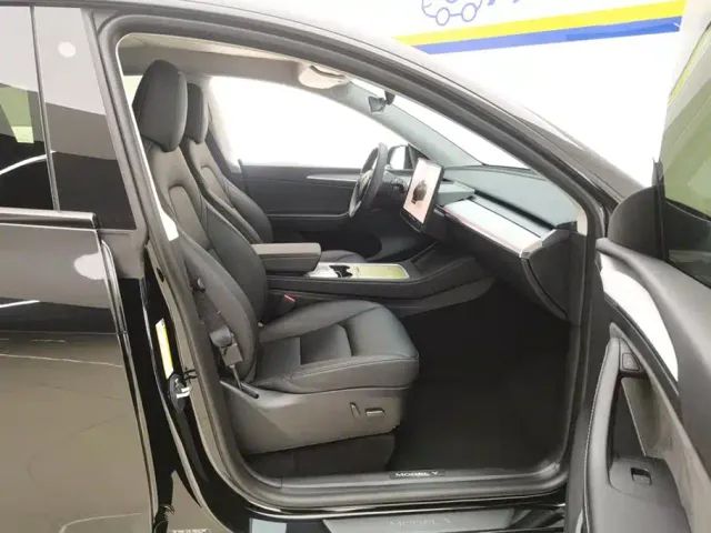 Tesla Model Y — Фото автомобиля 8