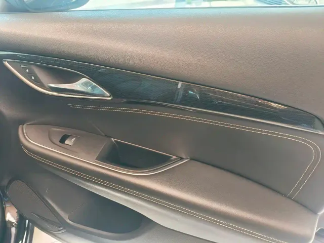 Buick Envision S — Фото автомобиля 9