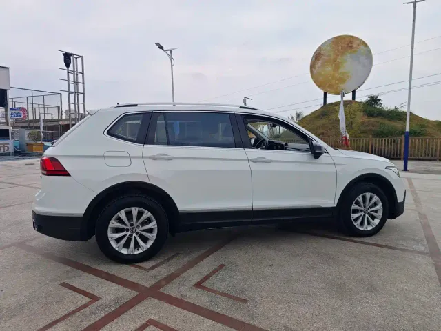 Volkswagen Tiguan L — Фото автомобиля 15