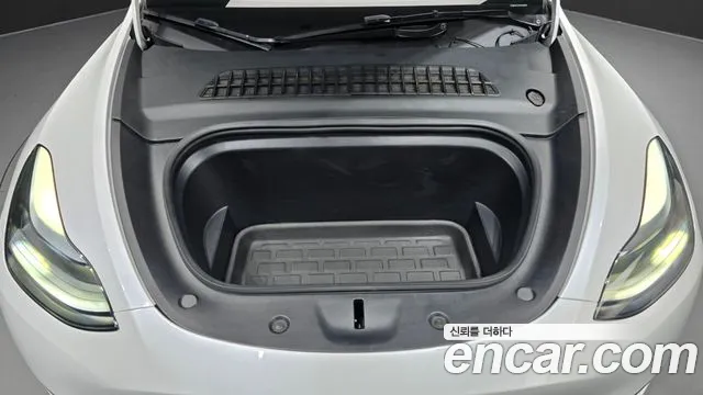 Tesla Model Y — Фото автомобиля 6