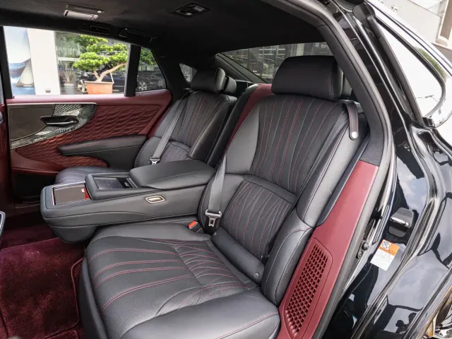 Lexus LS — Фото автомобиля 12