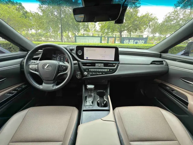 Lexus ES — Фото автомобиля 8