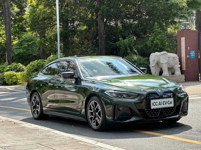 BMW i4 — Фото автомобиля 3