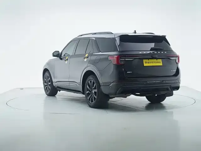 Ford Explorer — Фото автомобиля 8