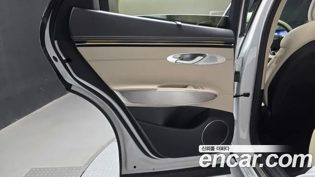 Genesis GV70 — Фото автомобиля 14