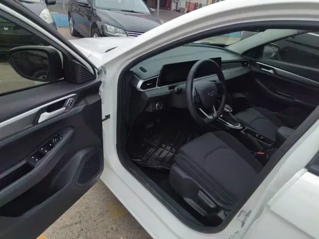 Ford Escort — Фото автомобиля 11