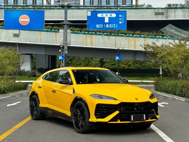 Lamborghini Urus — Фото автомобиля 2