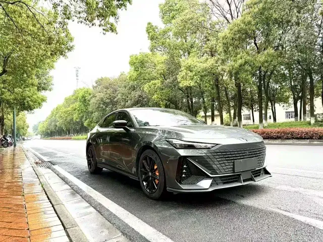 Changan UNI-V — Фото автомобиля 3