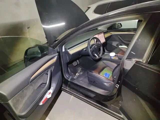 Tesla Model 3 — Фото автомобиля 13