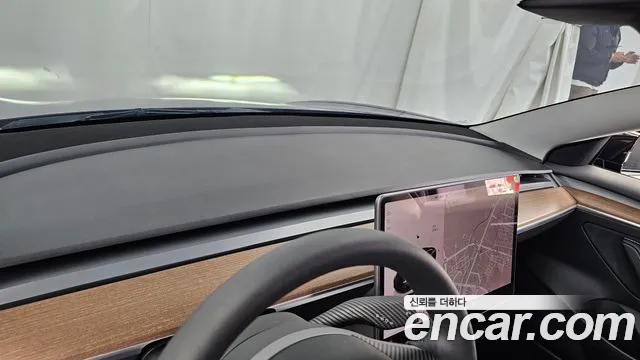 Tesla Model 3 — Фото автомобиля 29