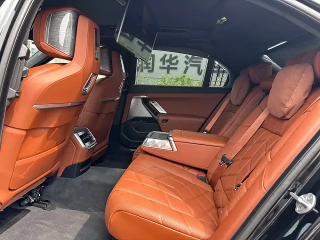 BMW 7 Series — Фото автомобиля 11