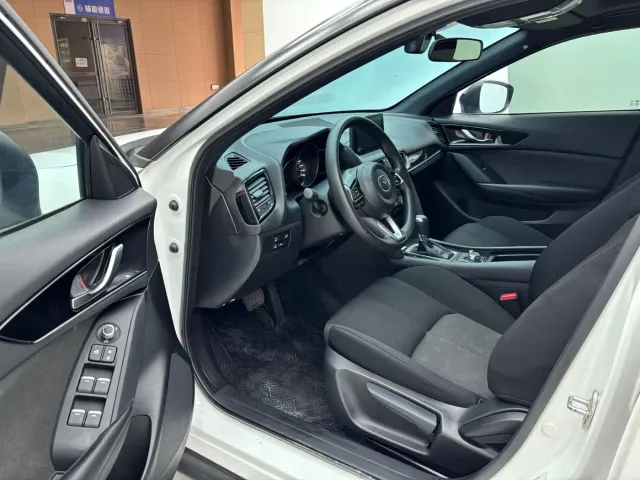 Mazda CX-4 — Фото автомобиля 7