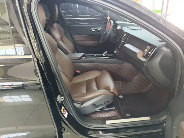 Volvo XC60 — Фото автомобиля 24