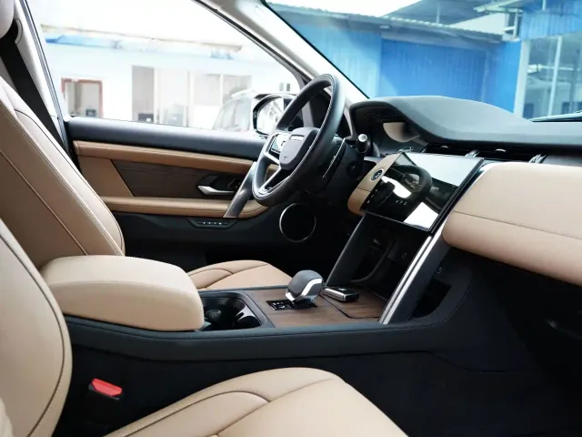 Land Rover Discovery Sport — Фото автомобиля 6
