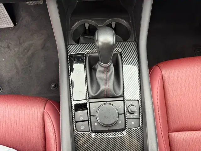 Mazda Axela — Фото автомобиля 12