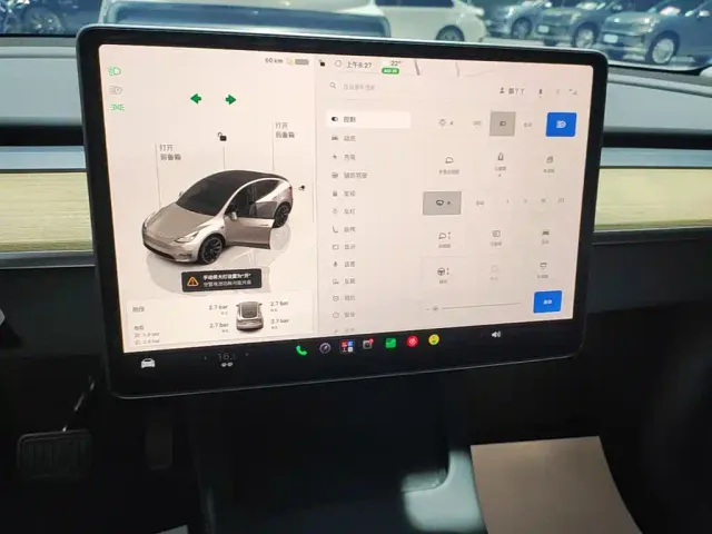 Tesla Model Y — Фото автомобиля 12
