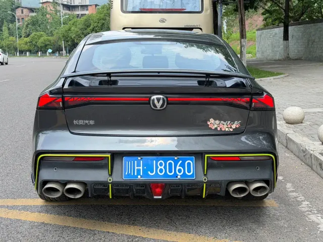 Changan UNI-V — Фото автомобиля 5