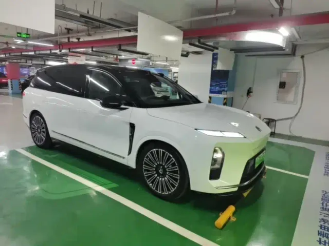 Nio ES8 — Фото автомобиля 3