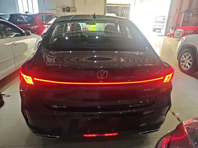 Changan Eado — Фото автомобиля 5