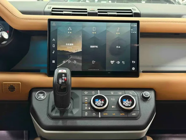 Land Rover Defender — Фото автомобиля 12